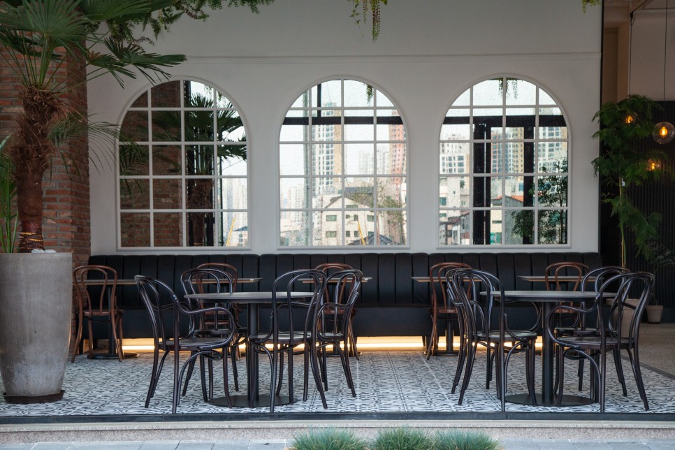 伦敦 45 平米小公寓，照明营造多元氛围-5