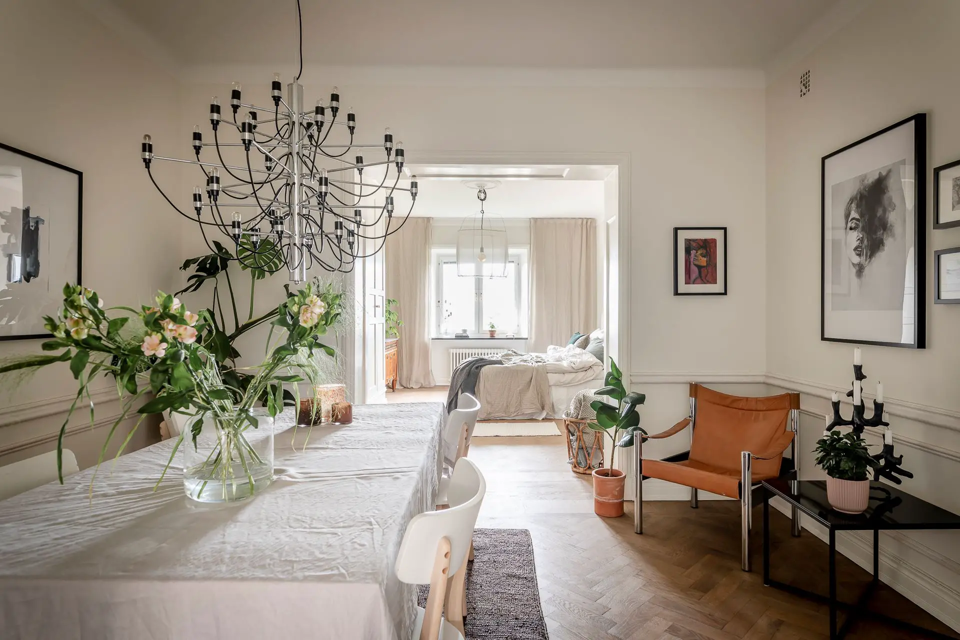 红白棋盘地板 | 古老公寓的现代魅力-15