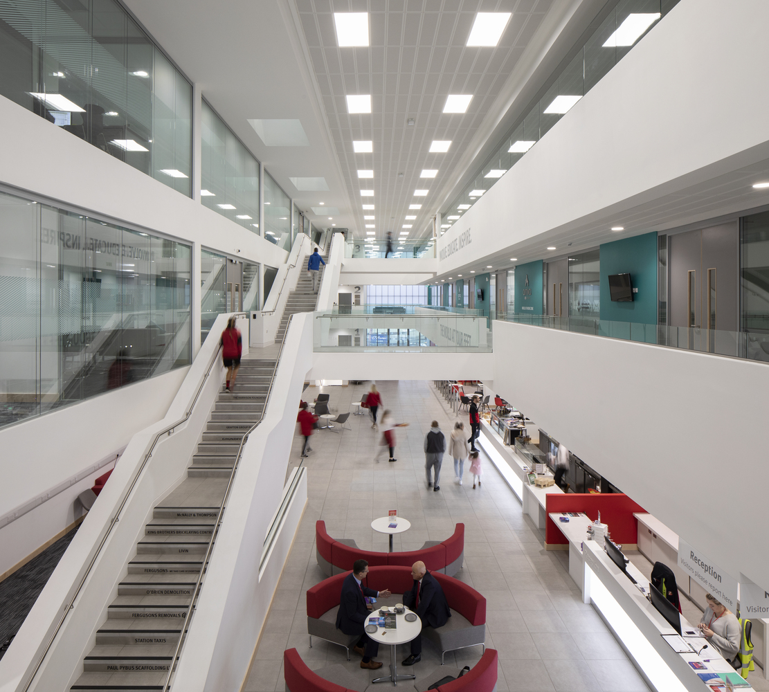 光之灯塔 · 英国首个足球教育健康中心-33