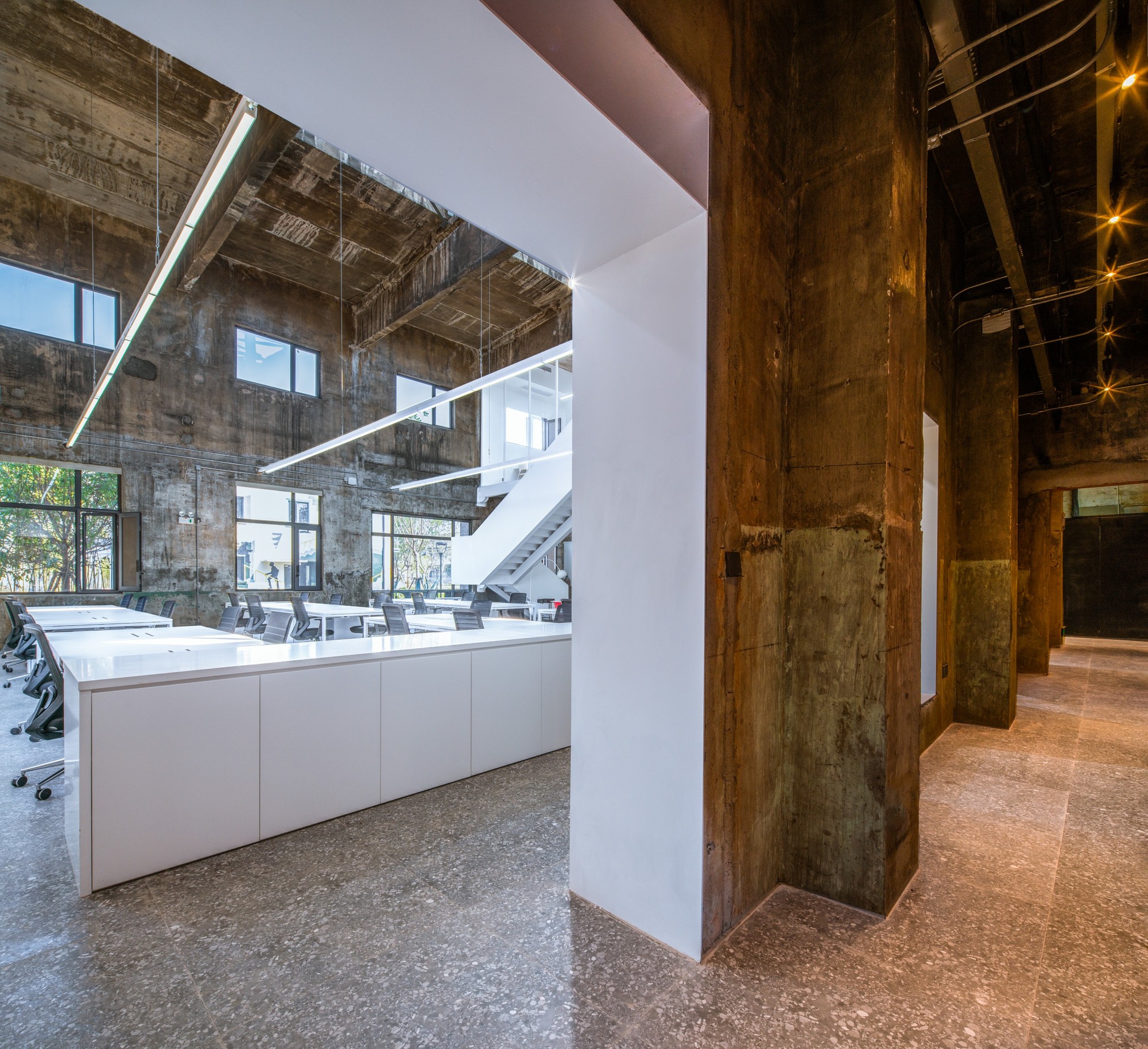 武汉梁友红坊艺术社区 UAO 办公室设计 | 旧厂房的现代新生-25