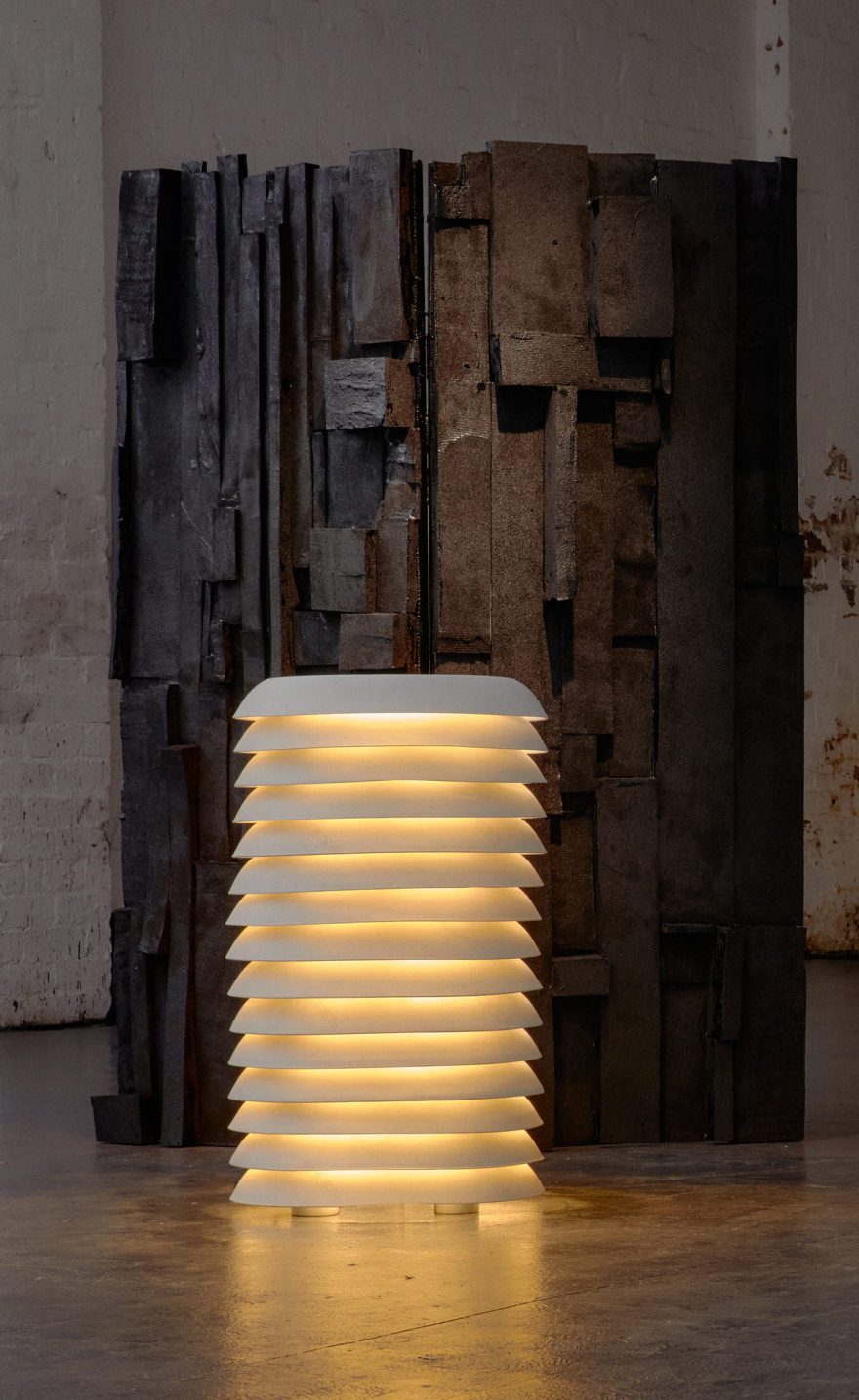 Tom Fereday & Charlie White 联合呈现 Versa,探讨废旧材料再利用的创意之作-16