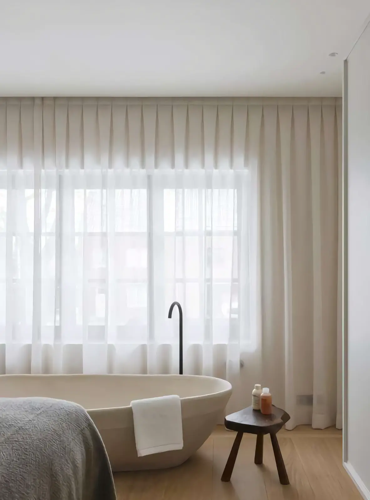 比利时 60 年代老房现代风翻新,设计师巧妙融合自然元素-11