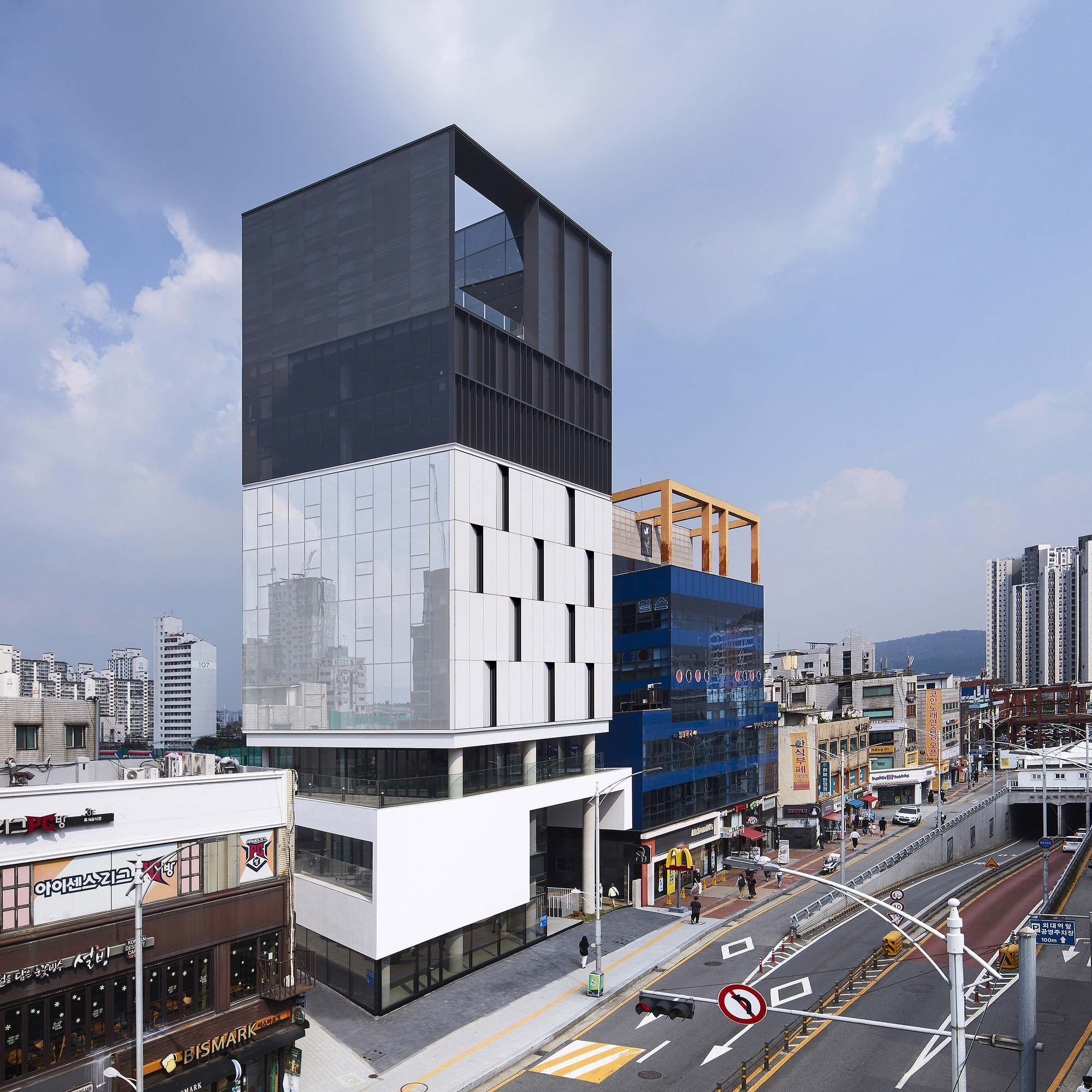 Triplet Code Imun Neighborhood Facility / L'EAU design-7