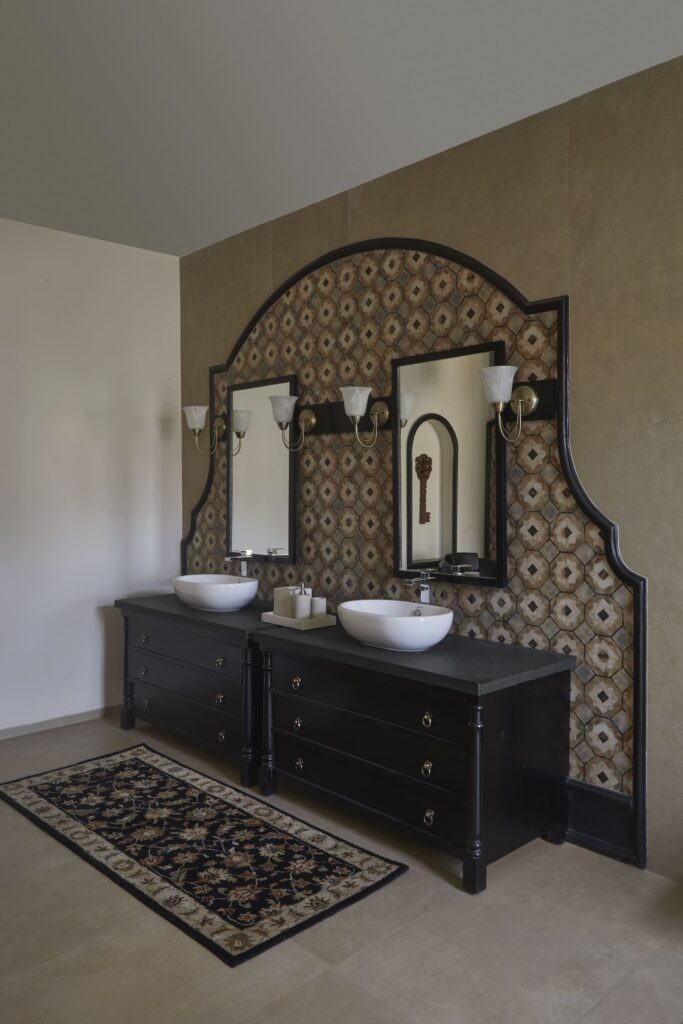 鸡蛋花庄园
注:Frangipani常见指鸡蛋花 ,Estate有庄园、地产等意思,结合语境这里翻译为鸡蛋花庄园较为合适 丨FADD Studio-36