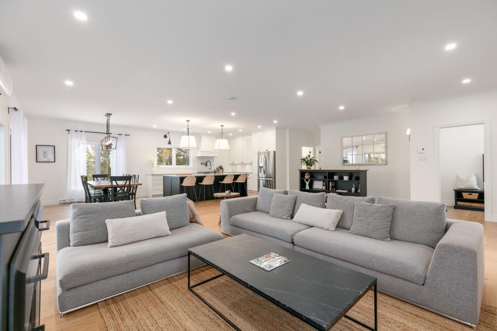 LacBrome地区农舍风格新住宅丨加拿大魁北克丨Joli Joli Design-15