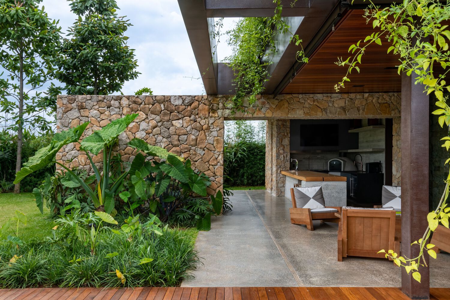 绿意盎然与自然共生的巴西家庭住宅丨巴西圣保罗-58