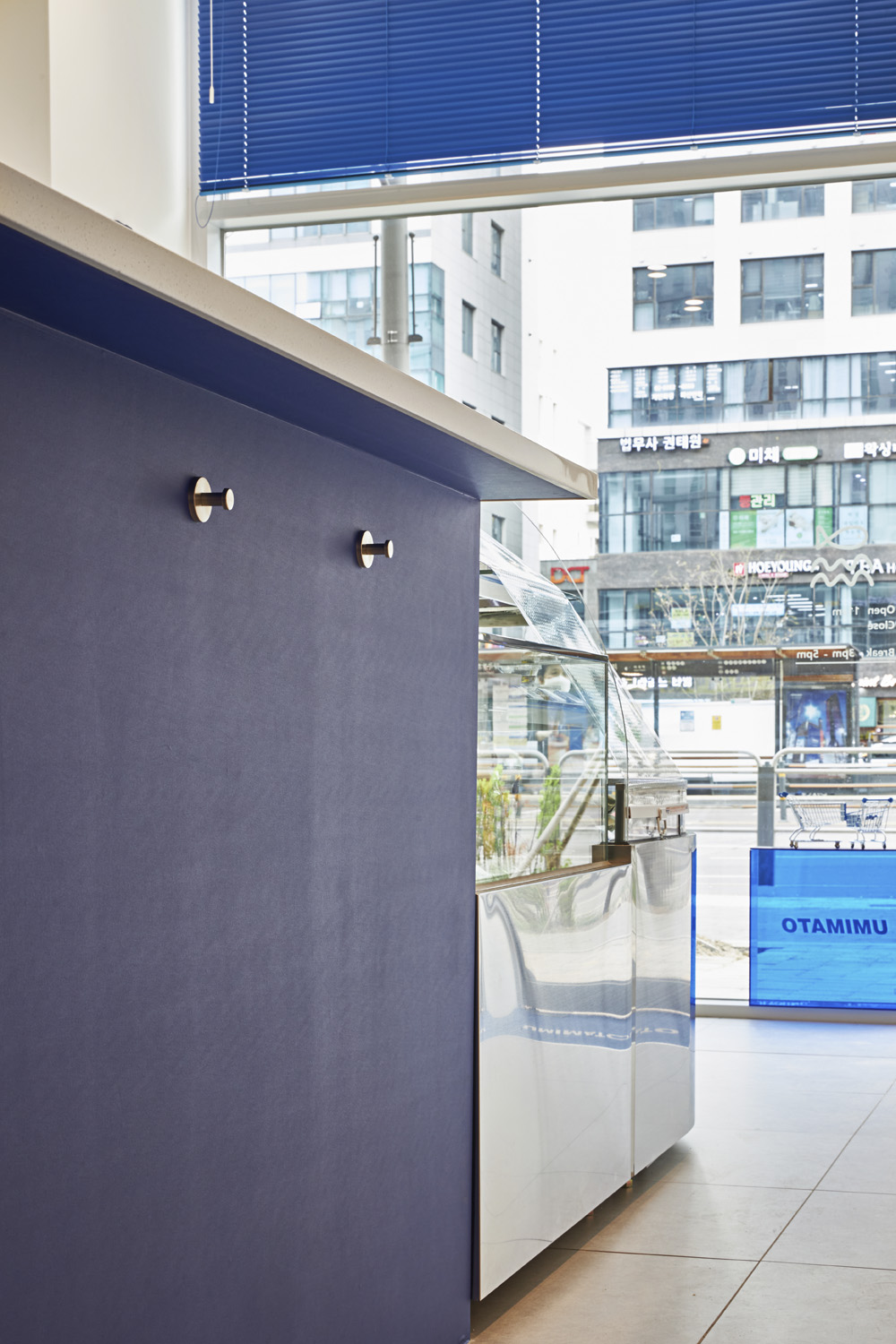 首尔网红餐厅 | 简洁设计下的 15 平小店魅力-11