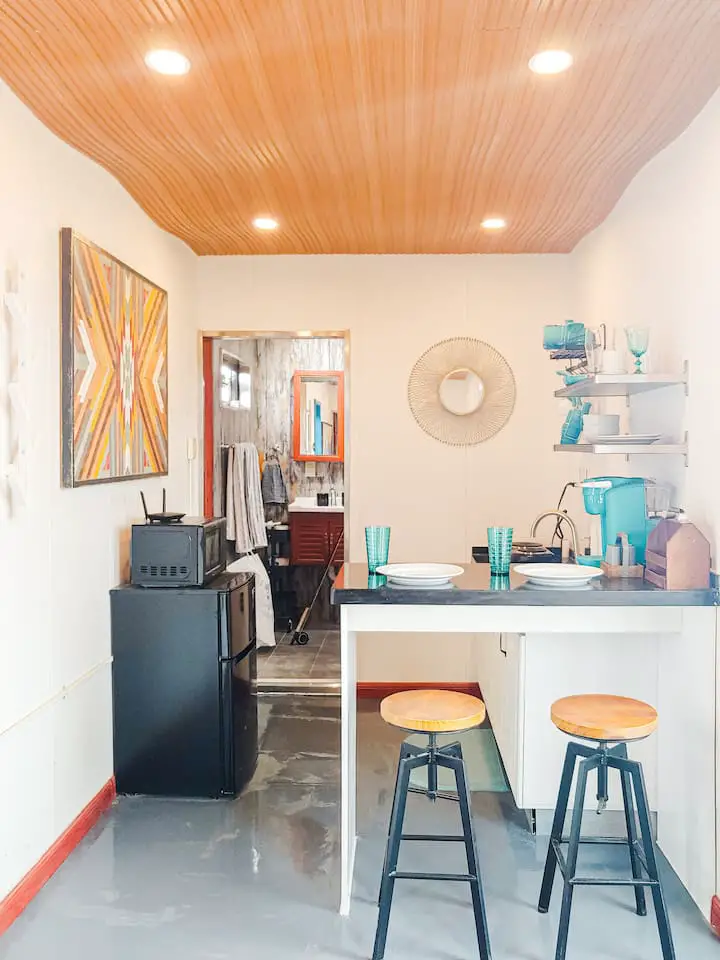 新墨西哥沙漠集装箱住宅 | 钢制外表与精致内饰的完美结合-3