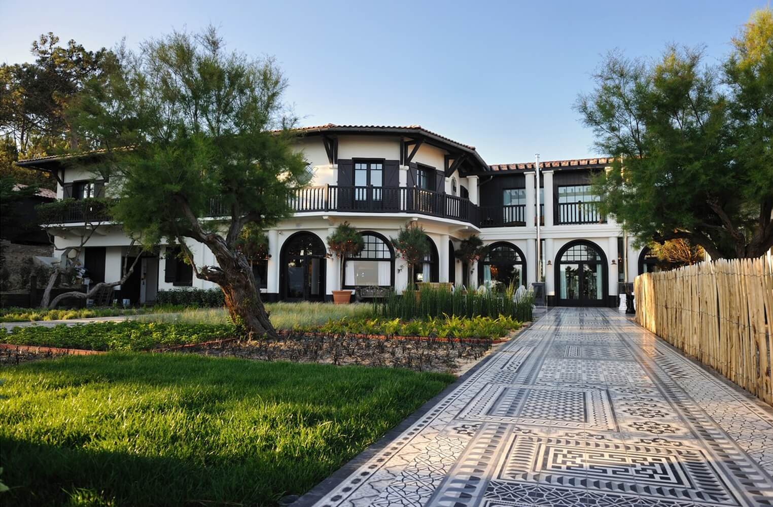 LA CO(O)RNICHE HOTEL, PYLA SUR MER  Philippe Starck-0