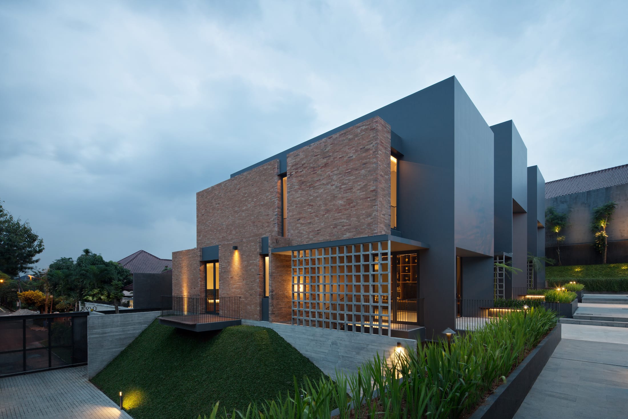 印度尼西亚现代共享住宅 · Kramat Jati House丨PT. Studio Air Putih-2