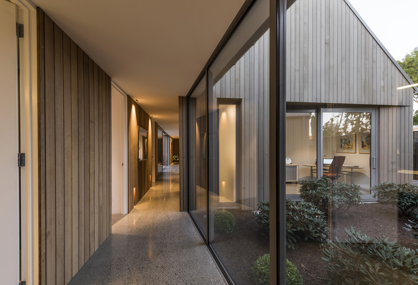 克赖斯特彻奇农舍改造 | 轻质雪松与玻璃画廊的现代演绎-37