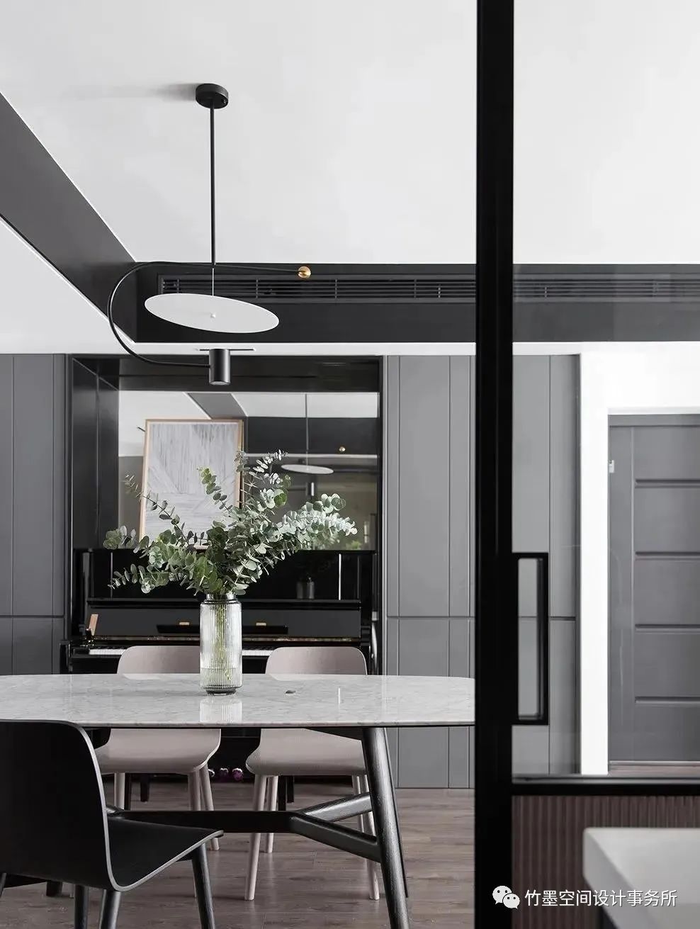 简约黑白灰,打造自然舒适家居空间-16