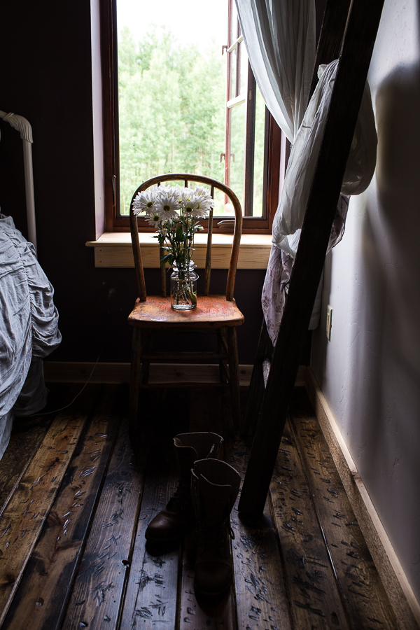 10 Best Paint Colors to Get You Those Moody Vibes-12