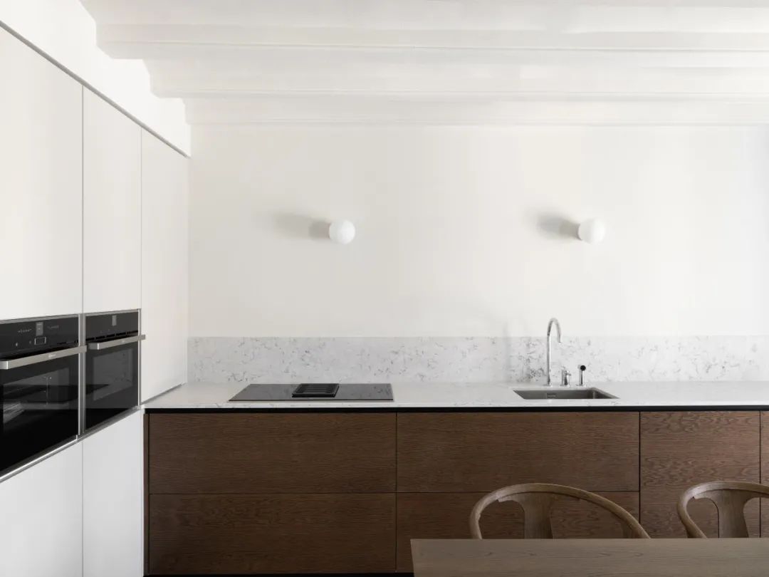 巴塞罗那 1917 年现代主义建筑顶层公寓改造-21