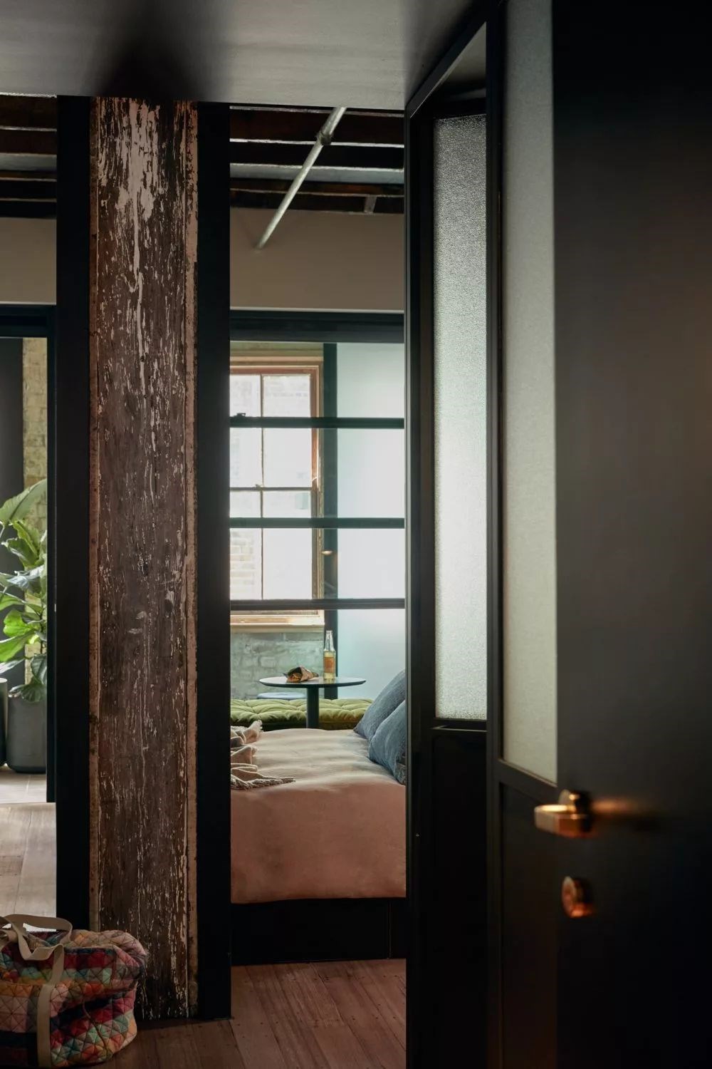 原来还可以这么玩，从一间废弃工厂打造的酒店设计找灵感-14