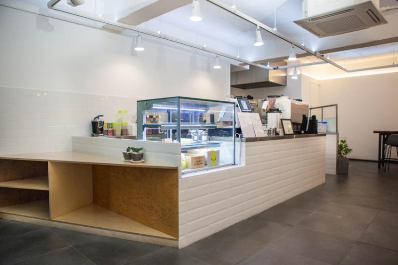 首尔甜蜜咖啡馆，18 坪现代白色空间设计-6