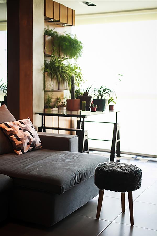 巴西建筑师公寓 | 工业风与自然元素的完美融合-6