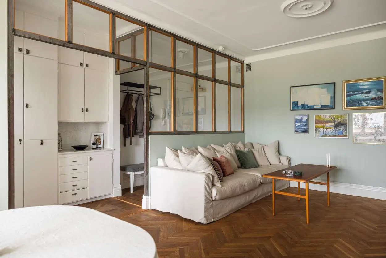 瑞典南部马默公寓的独特钢化玻璃隔墙设计-2