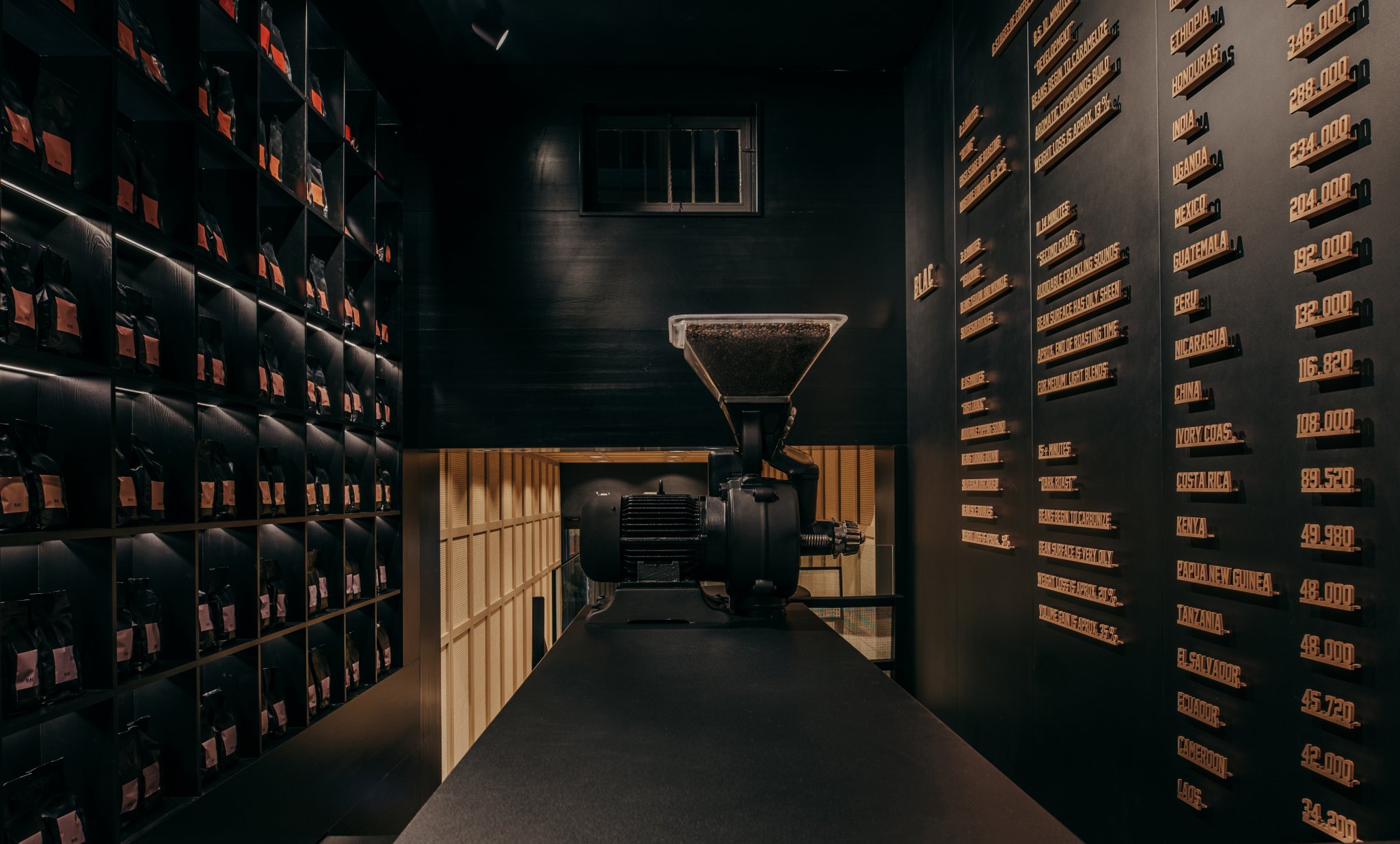 黑色处理，品尝室丨Yiannis Pouspourikas Design Studio-0