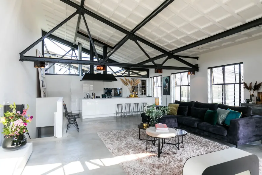 荷兰黑梁 loft 设计,巧妙空间布局引人赞不绝口-1