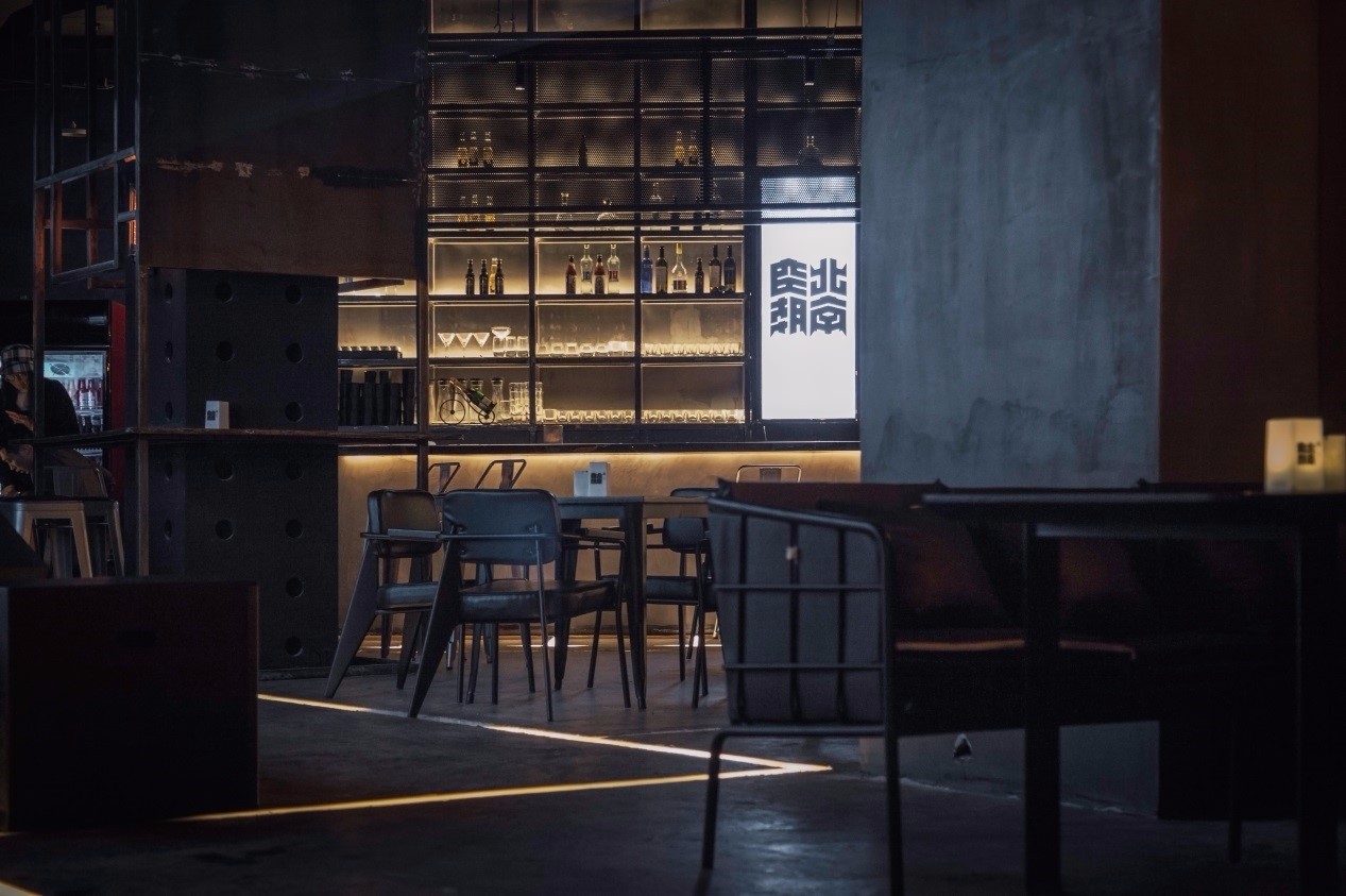 水泥工业风酒吧,诠释现代空间美学-10