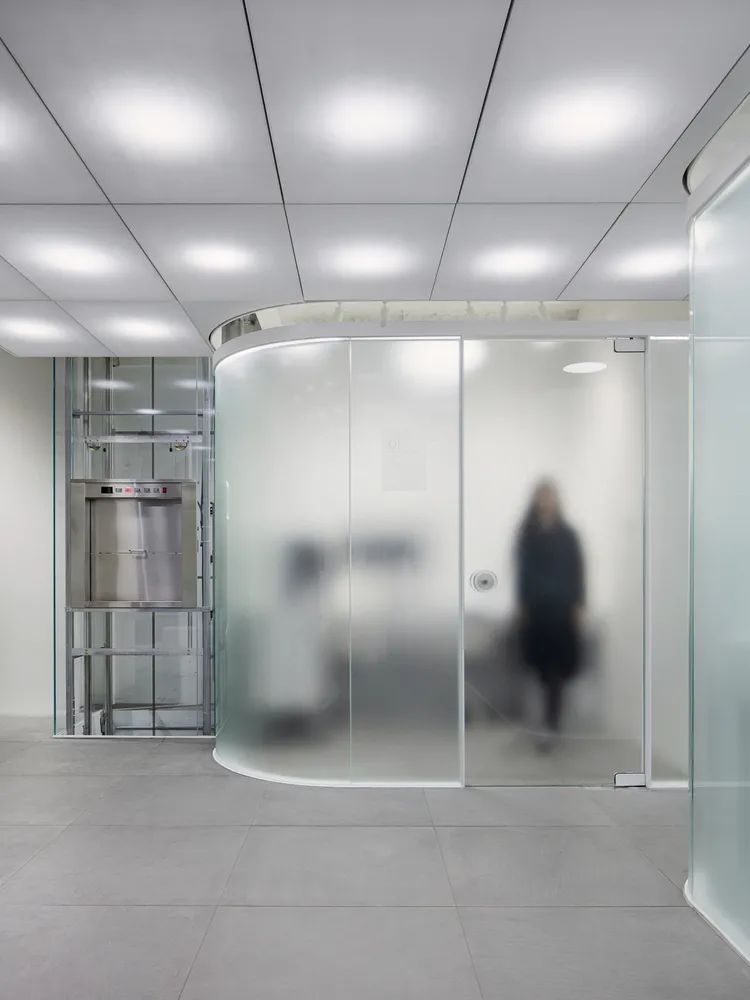 蓝灰调·质感商业空间·IOPE 实验室定制护肤新体验丨韩国-13