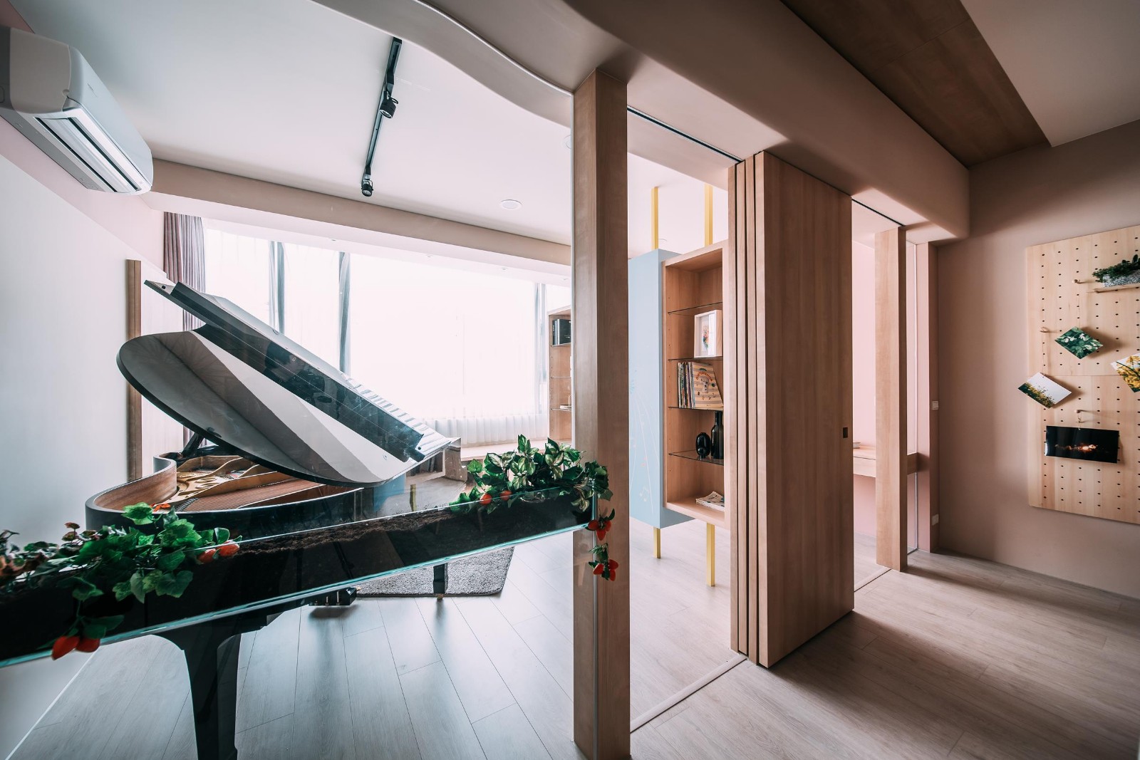 绿意盎然的家 | DIY 植物、纸飞机天花板、中岛厨房-2