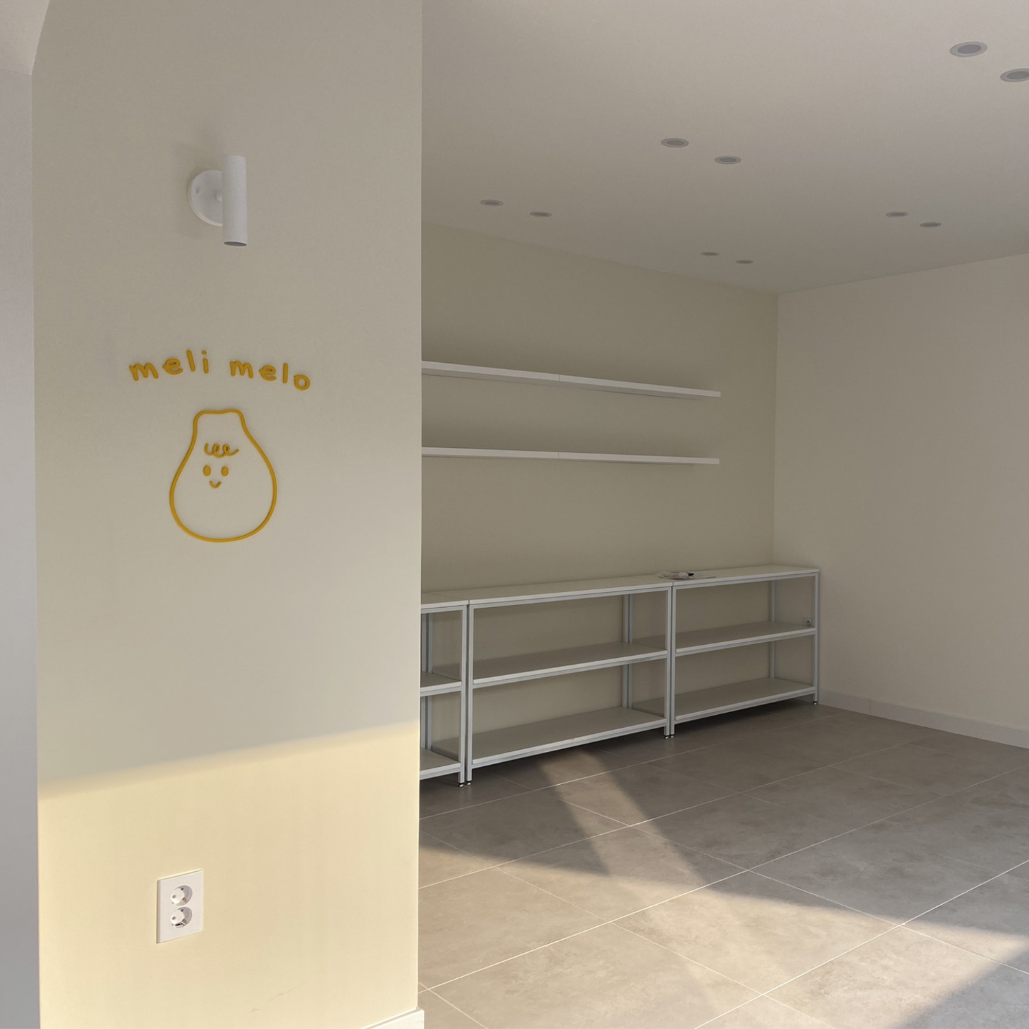 白色梦幻 | 韩国某工作室的极简内饰设计-4