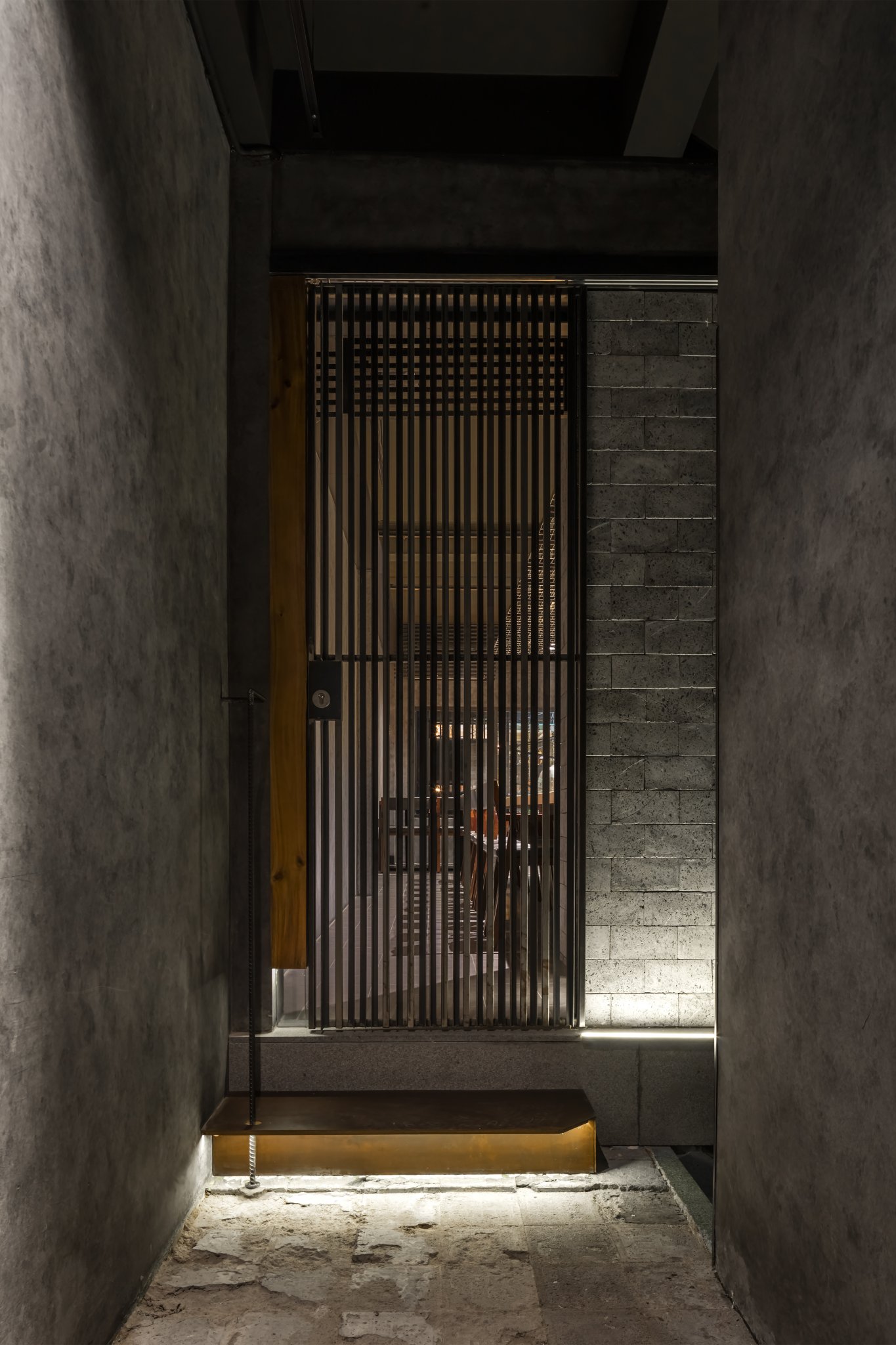 河内小巷里的隐秘寿司店丨越南胡志明市丨Kawaguchi Atsushi-16