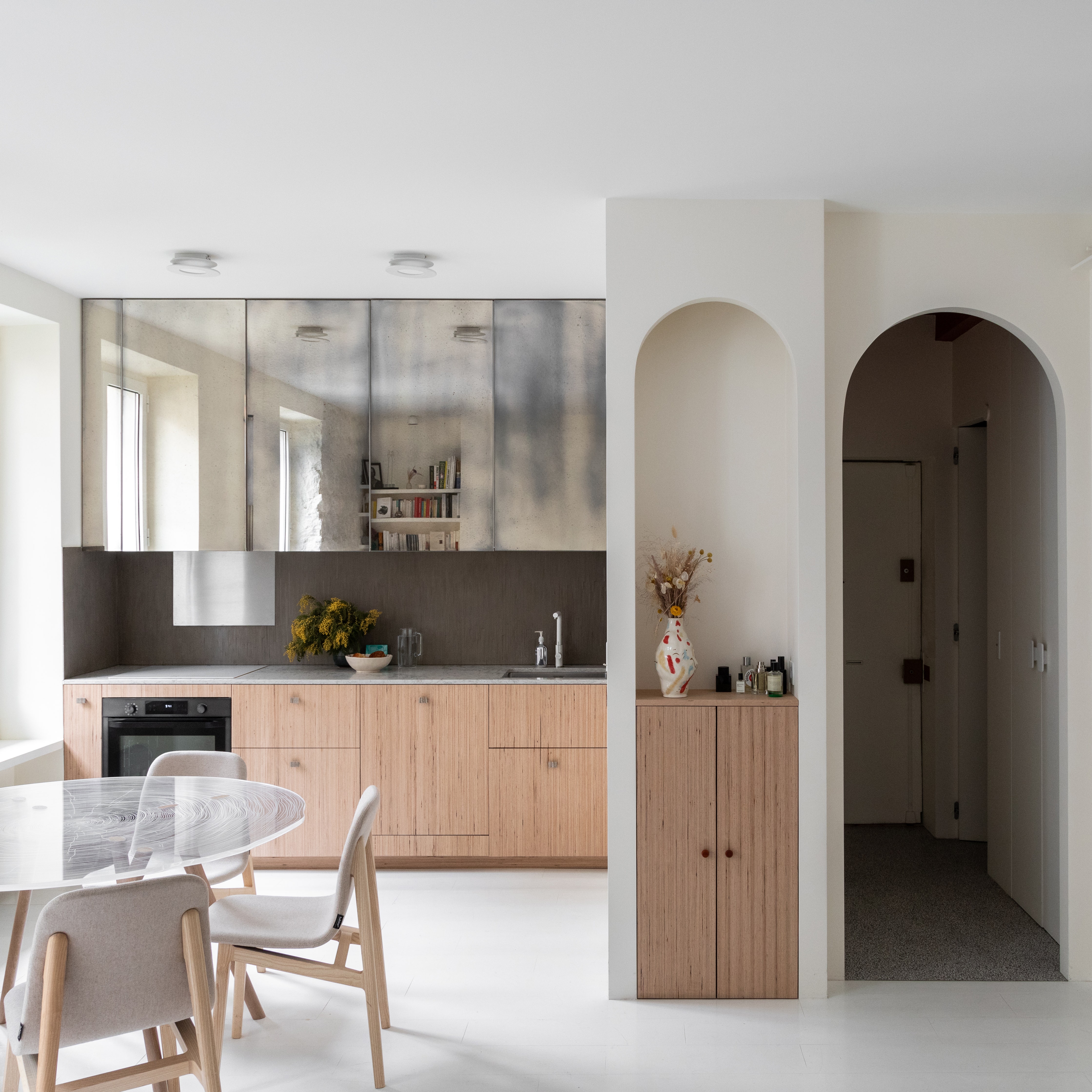 明亮小空间 | 镜子橱柜扩大厨房视觉感-0