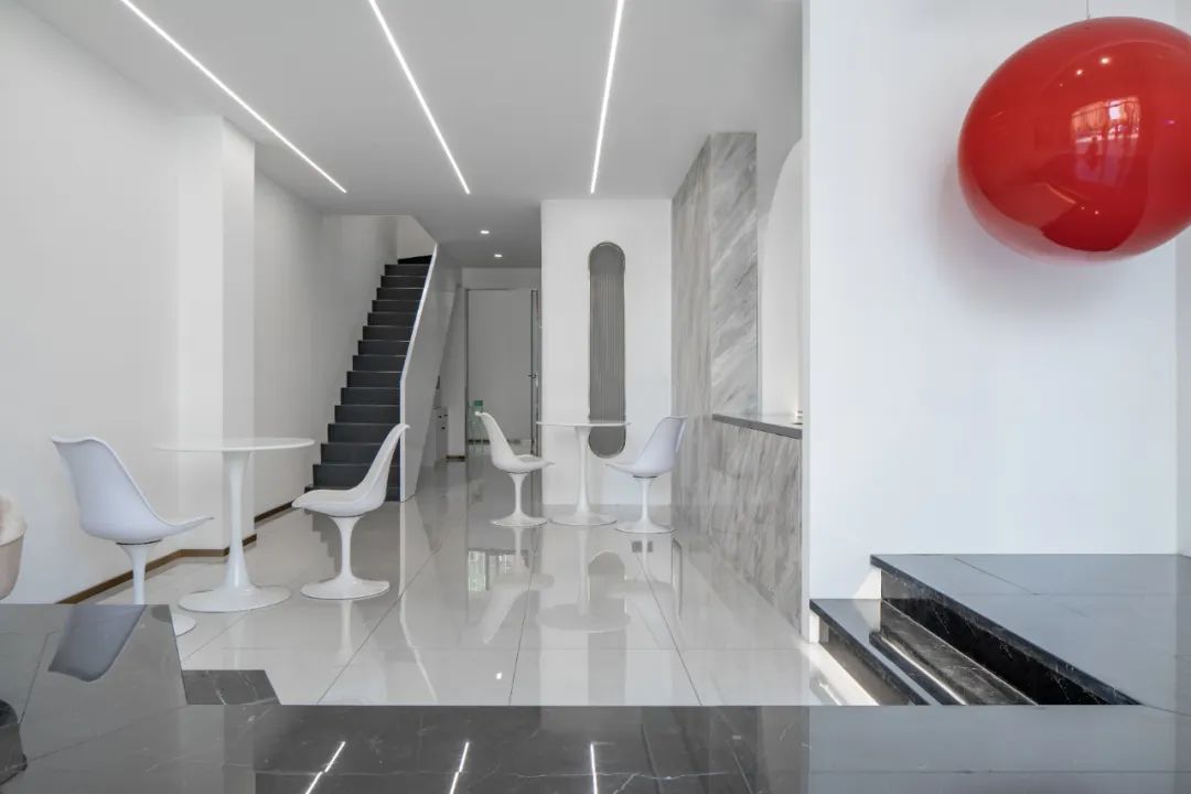 淮安观恒设计办公室 | 极简缀红,艺术空间的典范-14