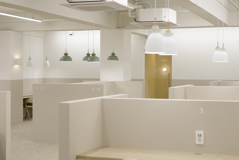 240 平现代白色&木质咖啡厅设计-24