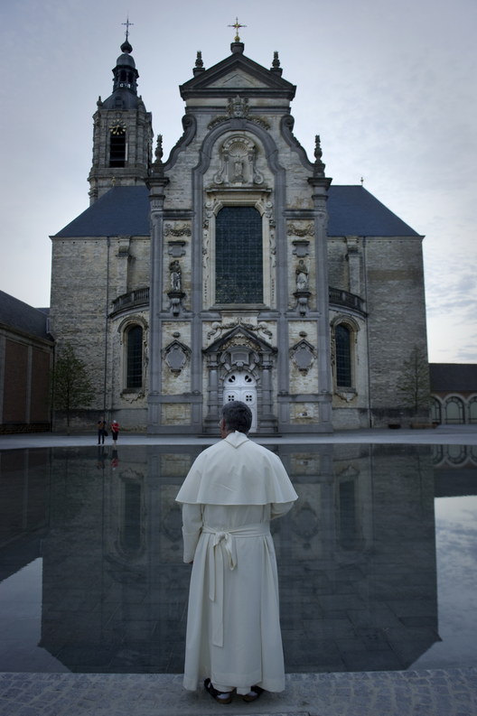 Courtyard of Averbode Abbey  OMGEVING-11