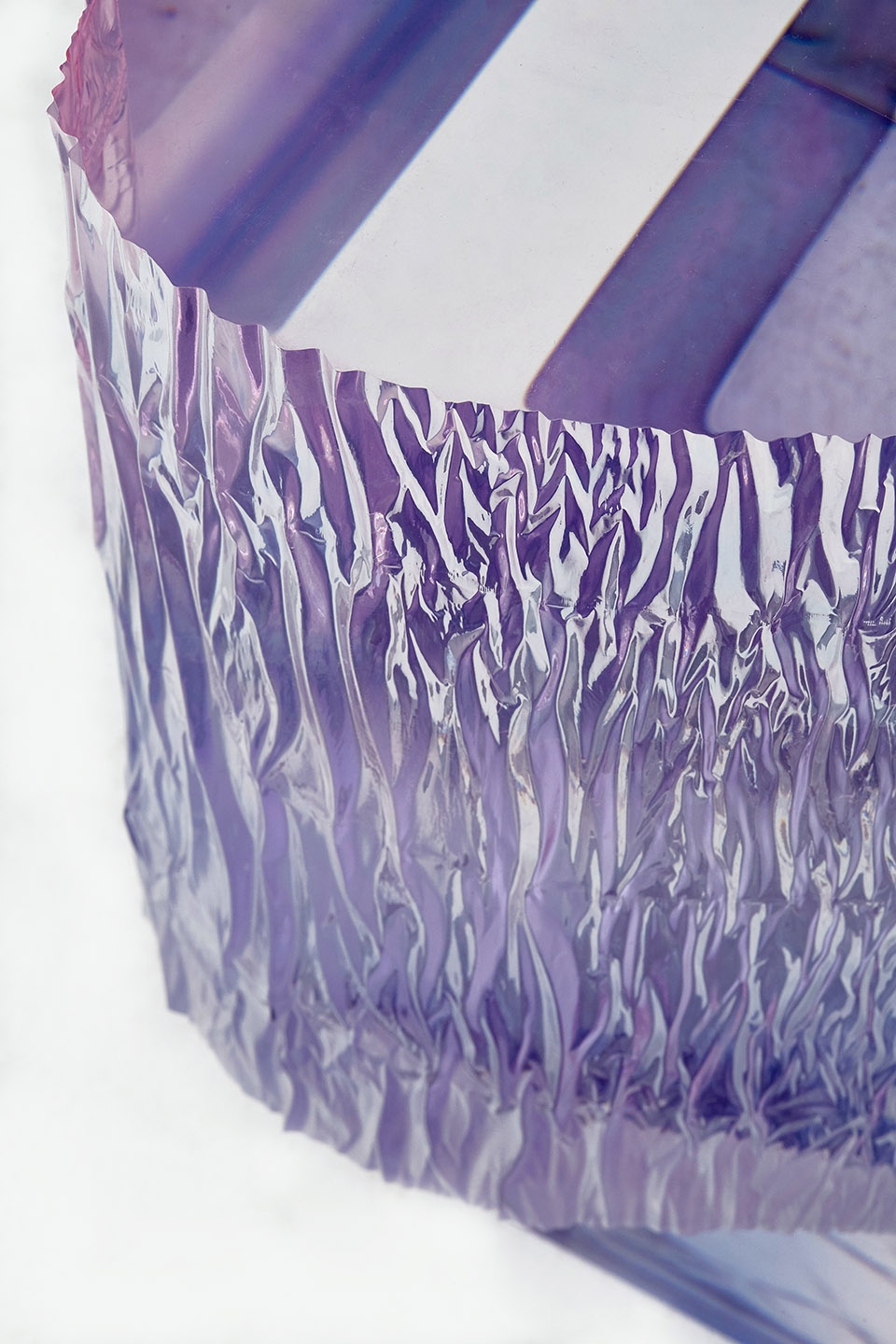 流光异彩的水晶桌设计-27