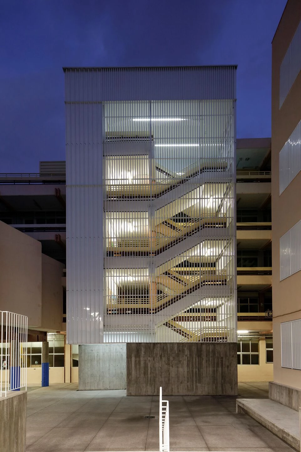 西班牙英语学校的体育运动丨西班牙丨Equipo Olivares Arquitectos-7