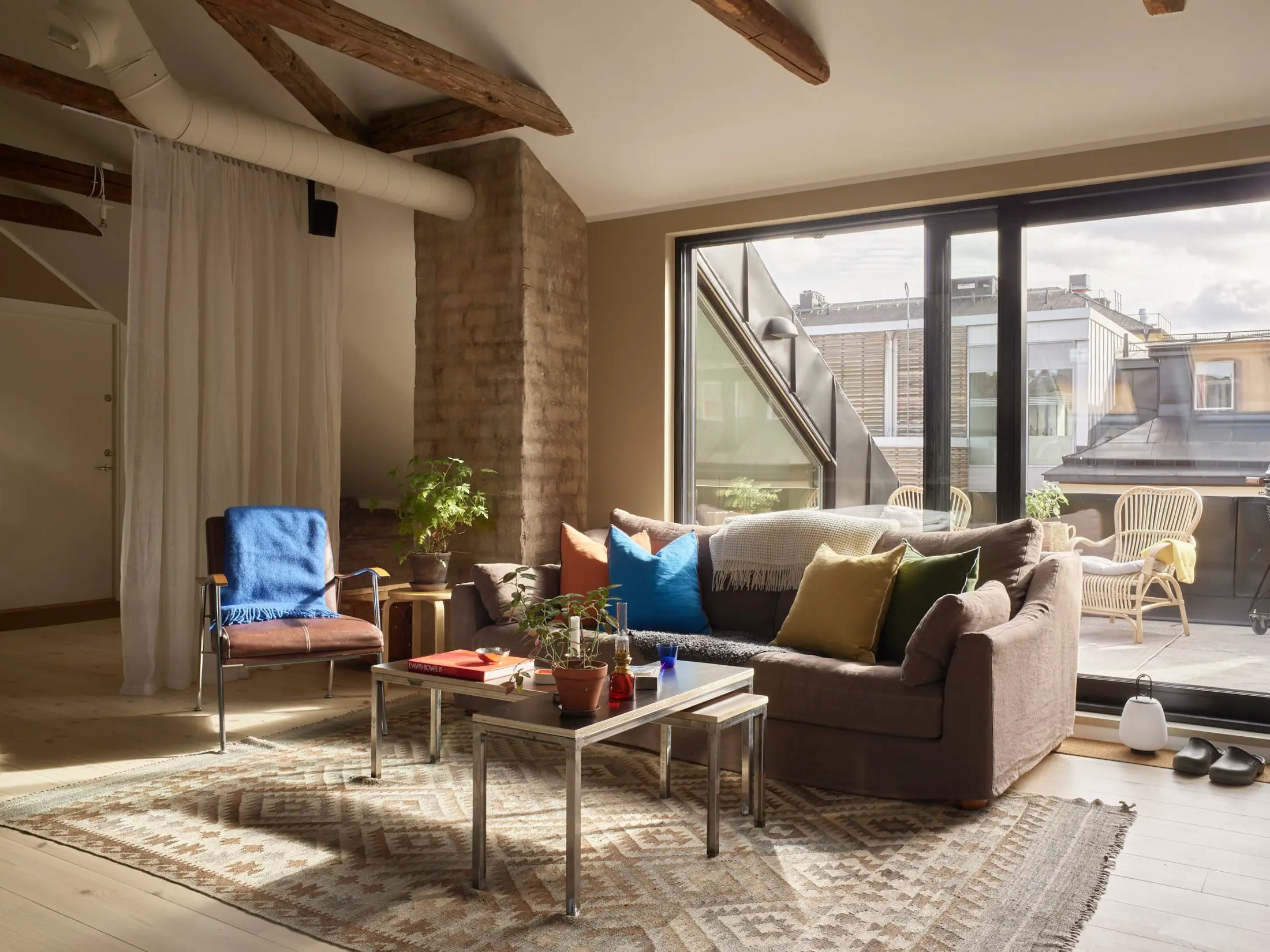 瑞典历史建筑中独特的阁楼公寓-5