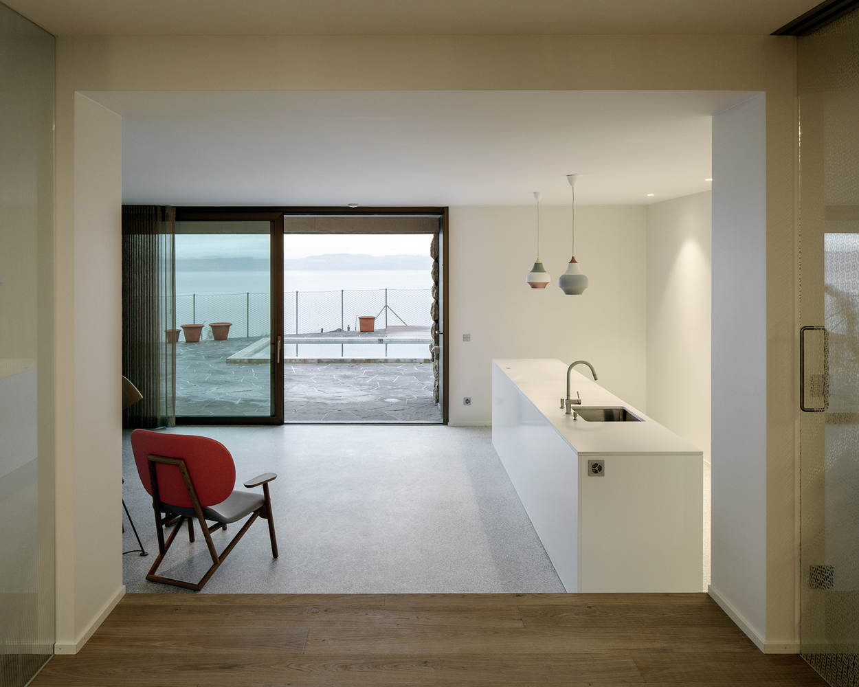 瑞士 Hauterive 湖畔混凝土与玻璃的现代住宅-44