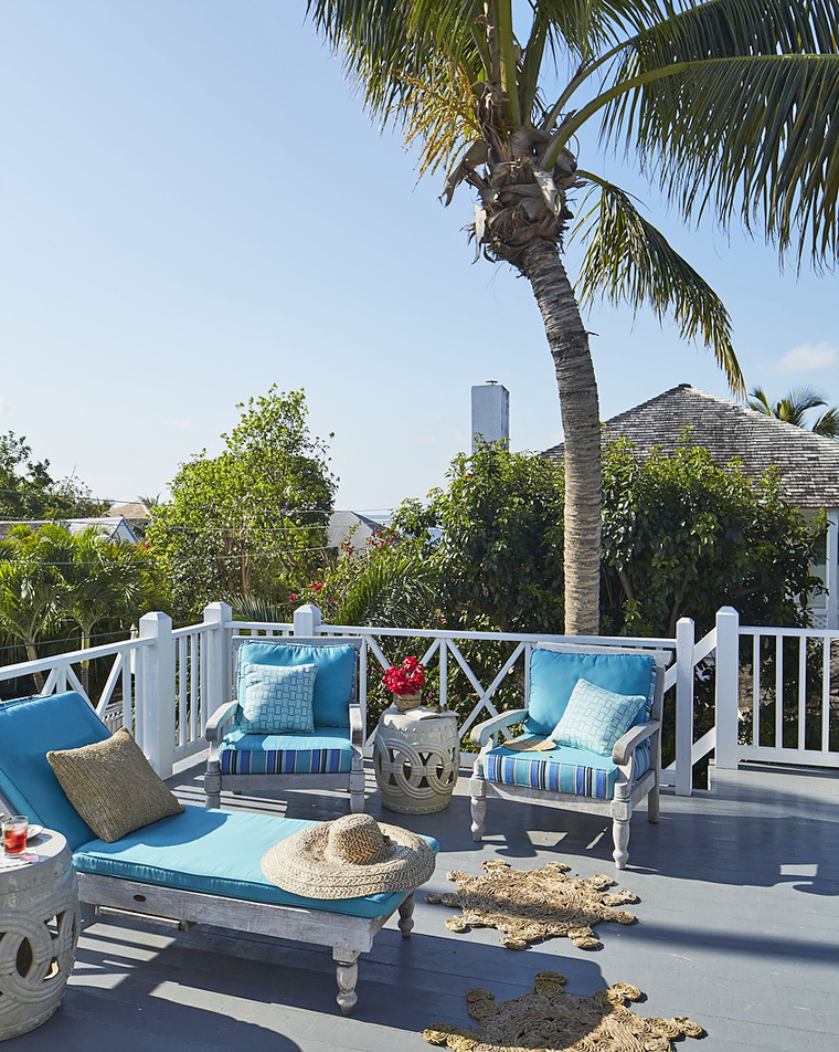 Playful Chatterbox House by de la Guardia Victoria Architects  Urbanists, Inc. uses pink and turquoise to create colour pops in a perfect seaside home 有趣的Chatterbox House由德拉瓜迪亚维多利亚建筑师，城市，公司。使用粉红色和绿松石在一个完美的海滨家园创造颜色的持久性有机污染物。-28