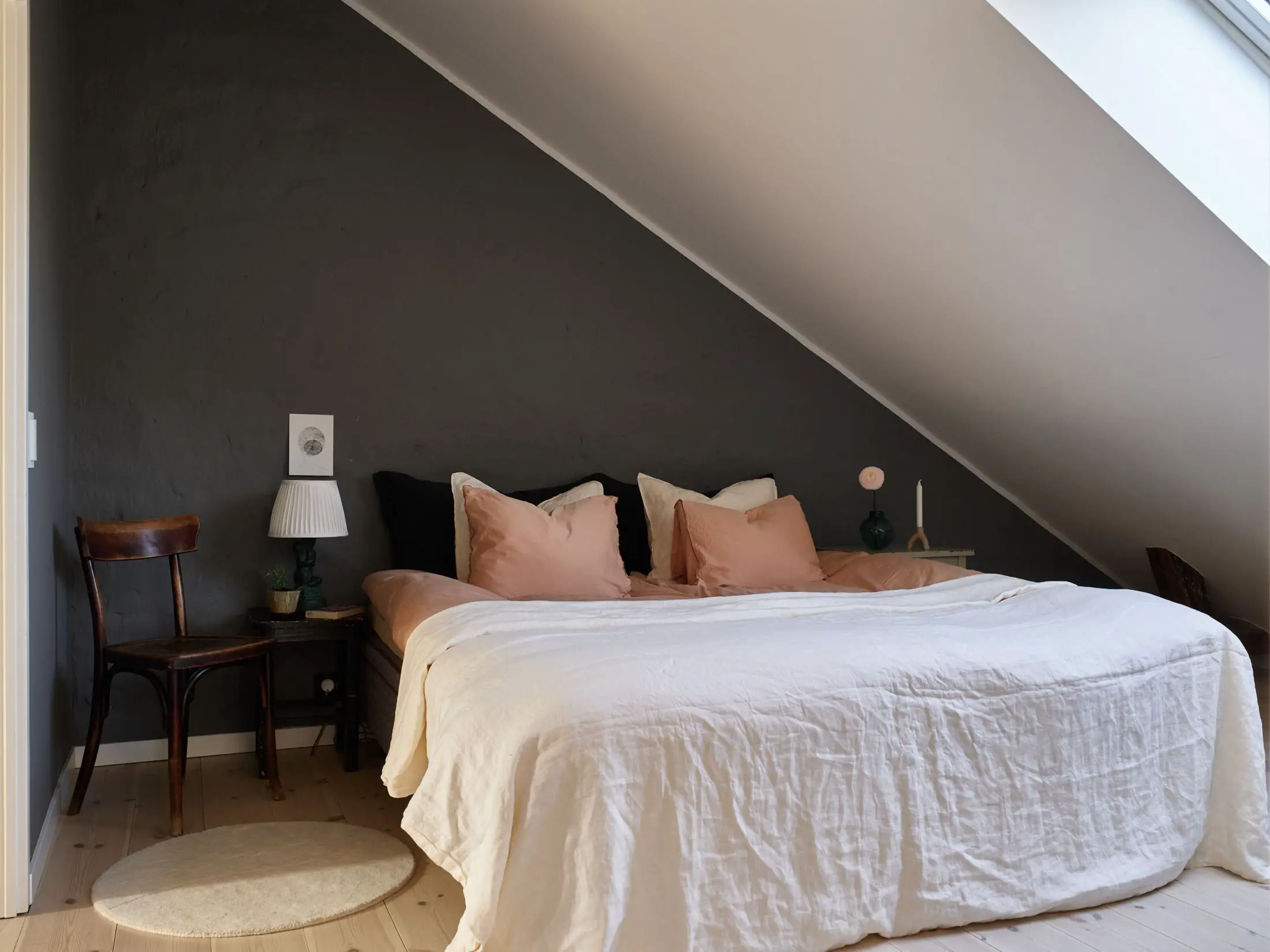 瑞典历史建筑中独特的阁楼公寓-11