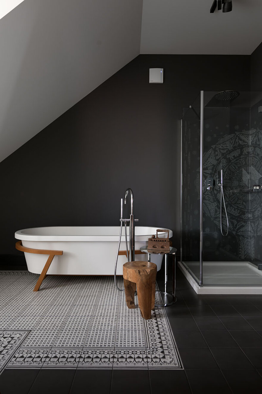 Impressive 4-Storey Duplex House by Ordenans Design Studio-36