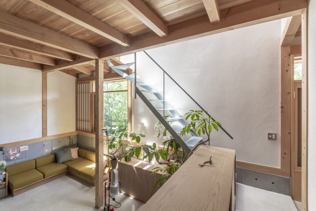 旗竿地に立つ店舗併用住宅 半地下につくったのは“景色”を見渡せ、落ち着く大空間 | Architecture | 100%LiFE-4