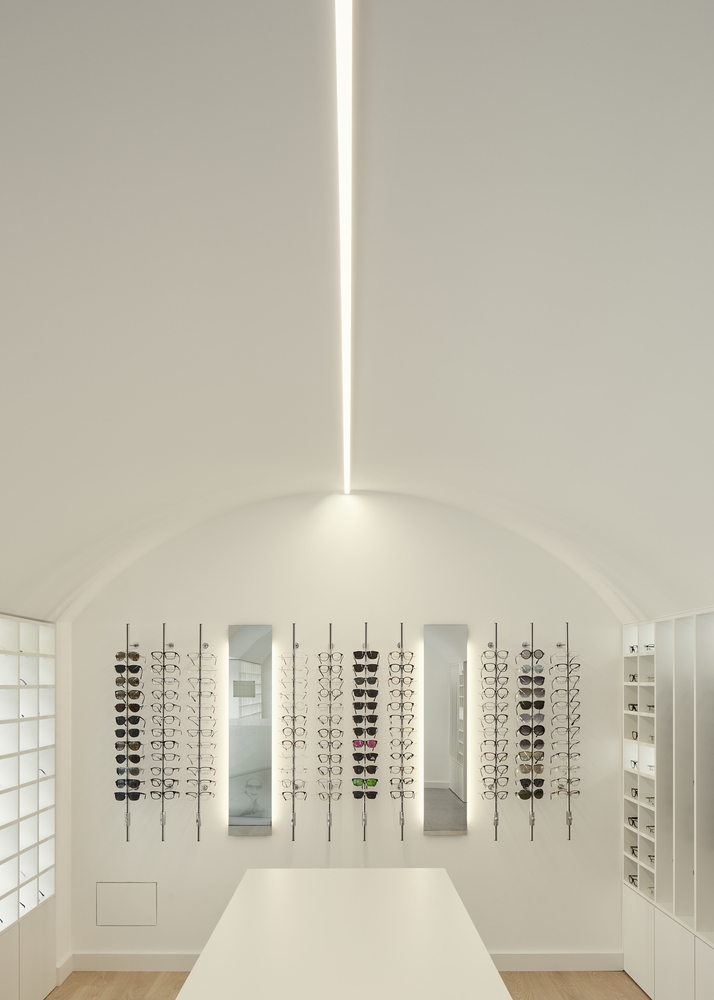 葡萄牙 Lena Optics 眼镜店,动感布局展现空间韵律-30