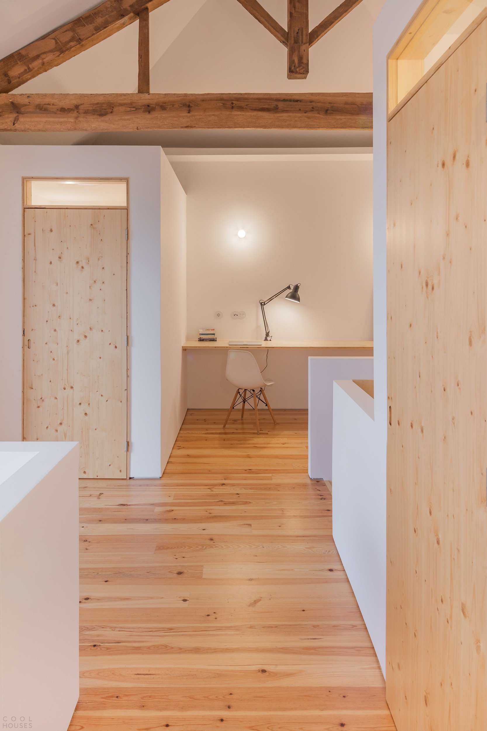 将乡村废弃房屋改造成现代舒适别墅丨葡萄牙丨Filipe Pina建筑工作室-18