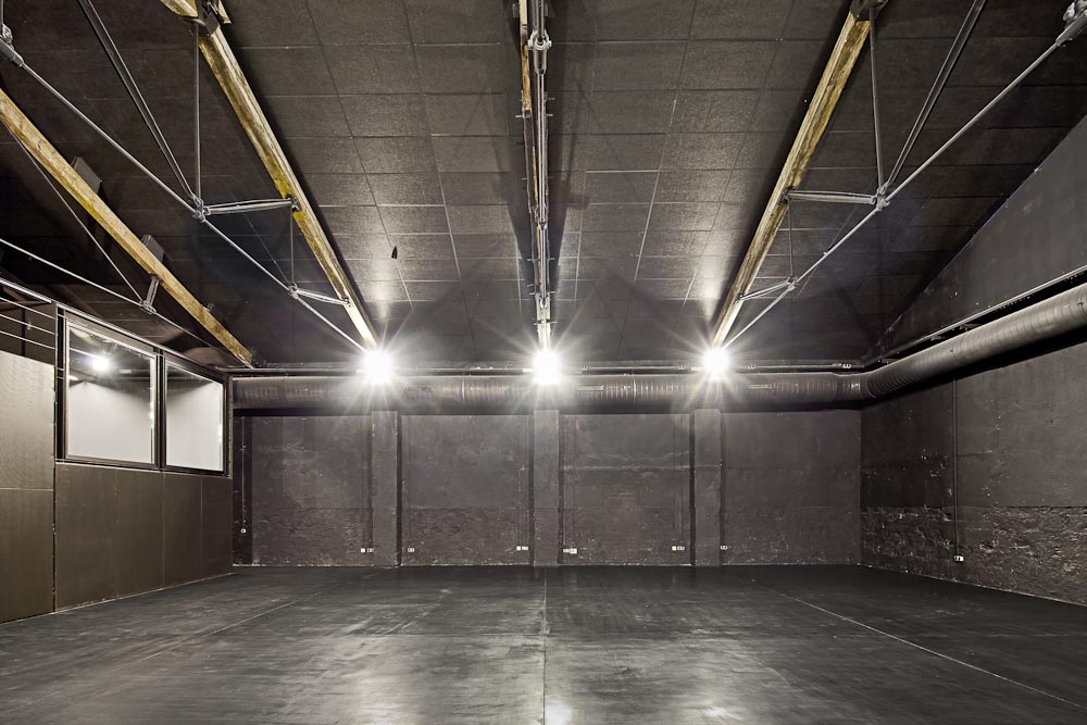 expansion of hangar artistic creation centre on the can ricart site-14