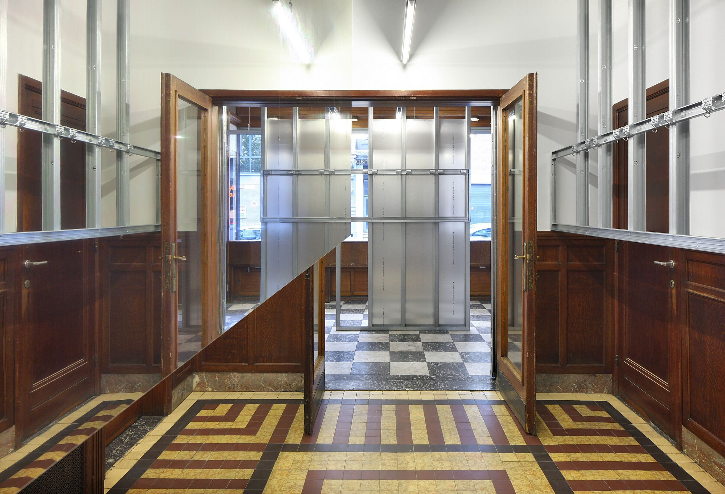 旧烘焙坊中的精美内衣店-19