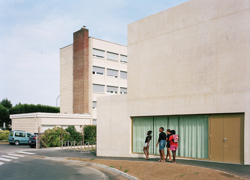 弧形墙体打造和谐环境,彩色混凝土呈现现代永恒-20