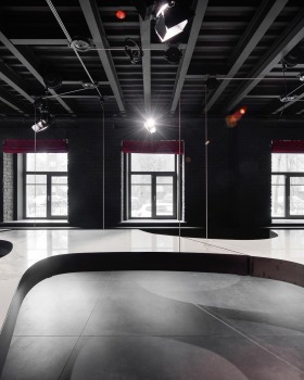 变异展廊 · Super Surface Space
