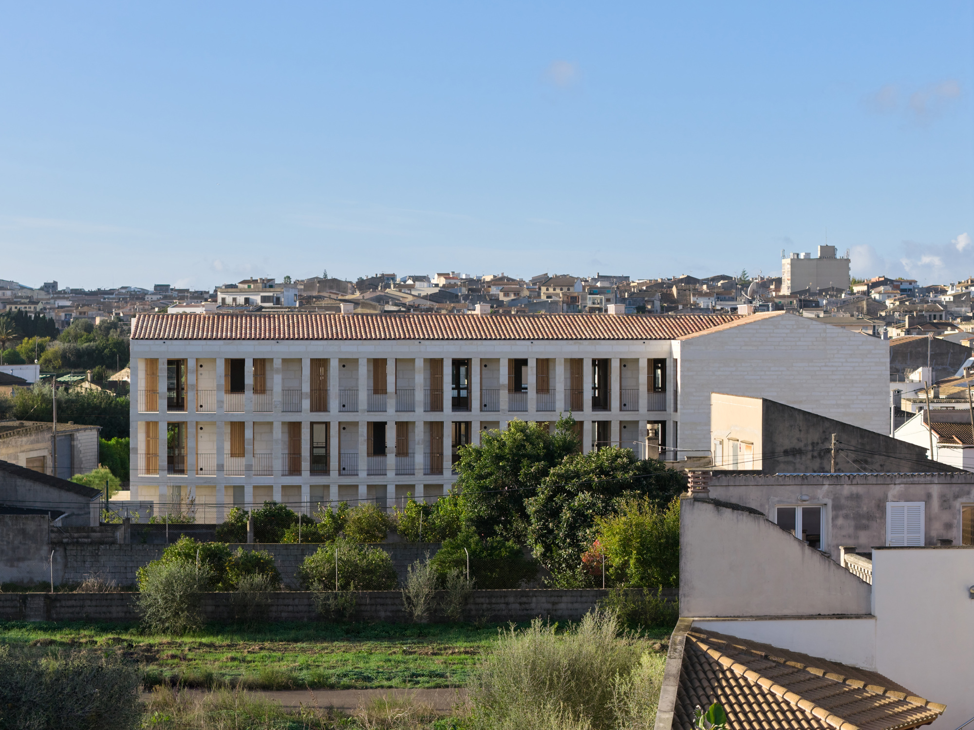 Ten Social Housing Units in Santa Margalida, Mallorca / Javier Gavín + Siddartha Rodrigo + Juan Moreno + DATAAE-27