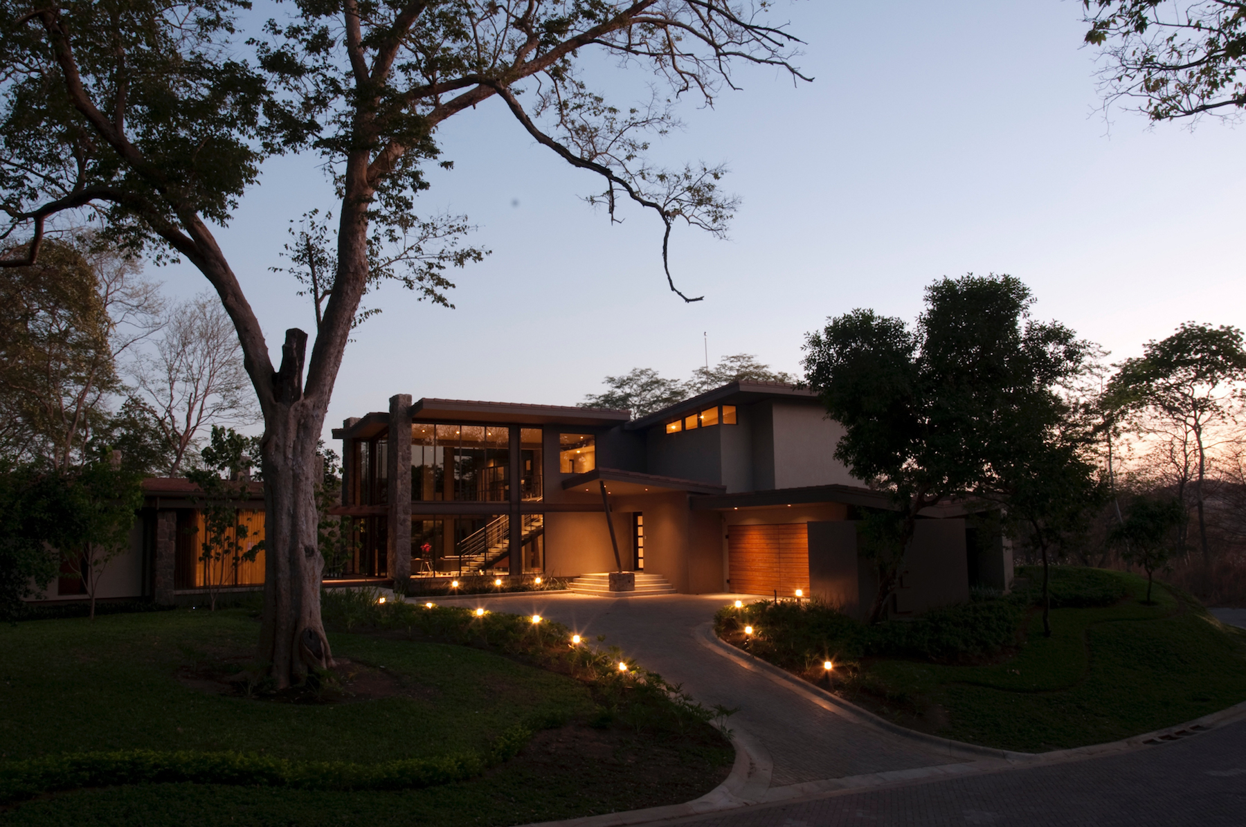 哥斯达黎加自然风光中的现代树屋-14