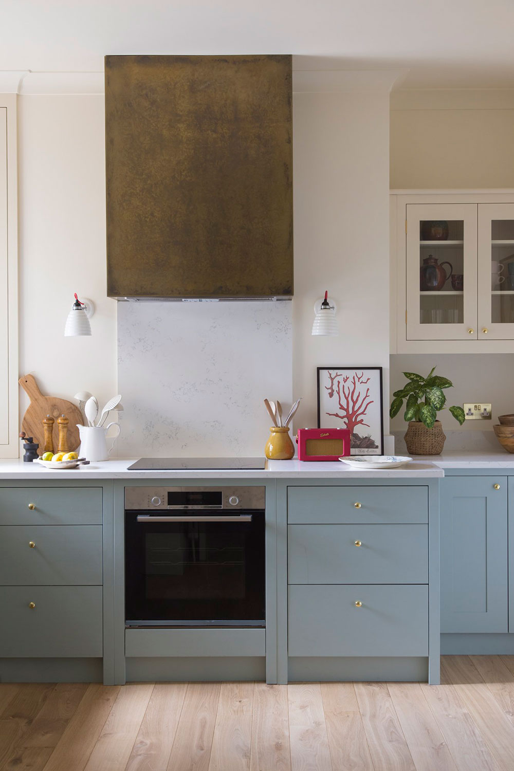 伦敦 19 世纪历史建筑公寓的彩色活力改造-10